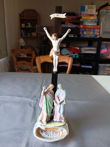 Crucifix ancien xixe biscuit - xixe,