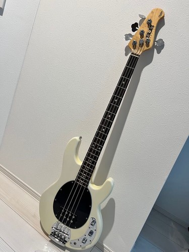 Sterling music man stingray - by,
