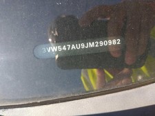 Used Left Headlight Assembly fits: 2018 Volkswagen Golf gti Hatchback Base L. Le