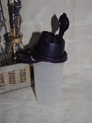 Tupperware shaker sauce - 🌟,