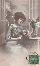 WOMEN'S ELEGANT CP WITH FLOWERS FRONT WINDOW