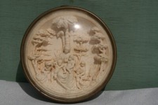 cadre bas relief religieux.