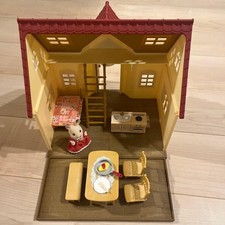 Maison Sylvanian Families avec meubles