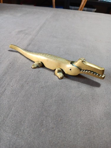 Casse noix noisette crocodile - noix,