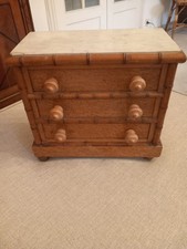 Ancienne Commode De Poupée