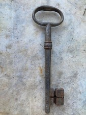 ANCIENNE GRANDE CLEF DE PORTE