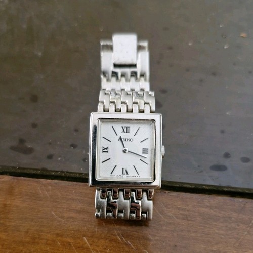 Seiko montre femme carrée