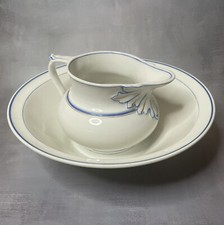 Ensemble de toilette : broc / pichet et cuvette / bassine en porcelaine de Paris
