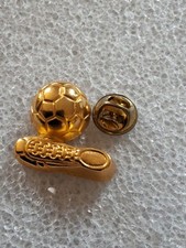 pin's ball and football shoes. Foot P5