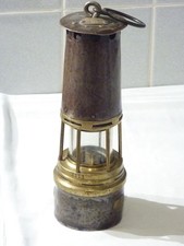 Ancienne Lampe de mineur Française ARRAS cuirassée des Mines du Nord (Liévin ?)