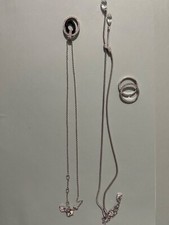 Swarovski Lot 2 colliers et 2 bagues 