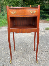 Chevet style Louis XVI