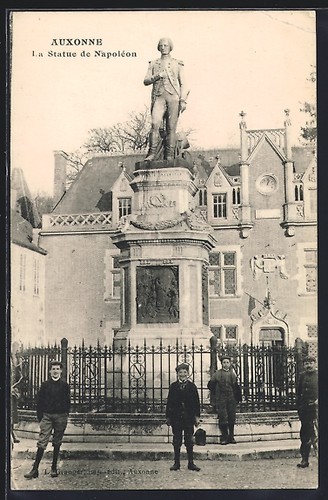Cpa auxonne statue de - la,
