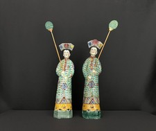 Paire de grandes figurines anciennes en porcelaine émaillée Famille Rose – Chine