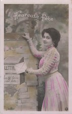 CP HAPPY PARTY WOMAN NEAR MAILBOX - 28039