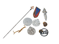 I4/03/25 (REF22000) Small Lot of Military Badges and Various French Medal Badges