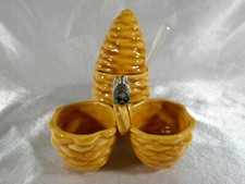 SALT SHAKER CONDIMENT SERVICE PEPPER SHAKER MUSTARD HIVE BEE SLING EARTHENWARE