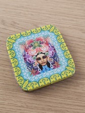 Boîte métallique décorative