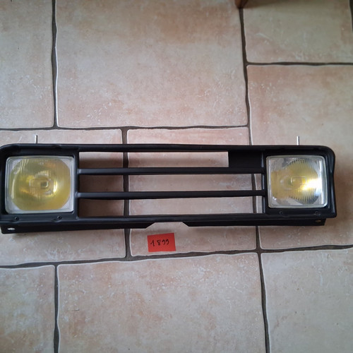 Peugeot 305 calandre avec - 305,