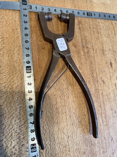 236 old tool outil - /,