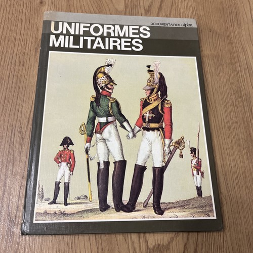 Livre sur les uniformes - sur,