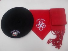Béret basque , foulard basque