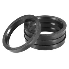 Anneaux centraux universels