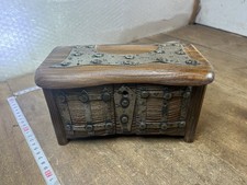 Boîte en bois ancienne. Petit