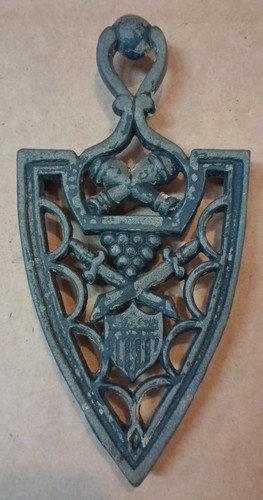 Cast iron trivet pot spoon