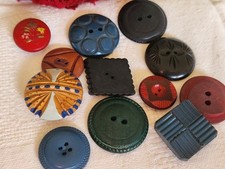 Panaché lot 12 boutons anciens en bois vintage trous 1,8 à 2,6 cm ref 5855