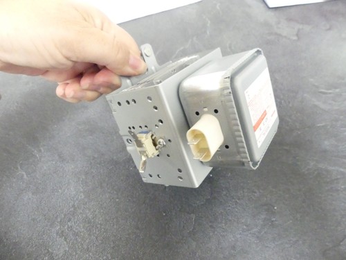 Magnétron pour micro onde