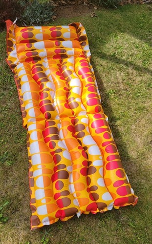 Joli matelas gonflable coloré - gonflable,
