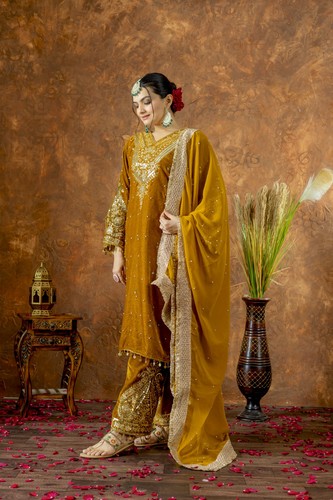 Robe salwar kameez bollywood - kameez,