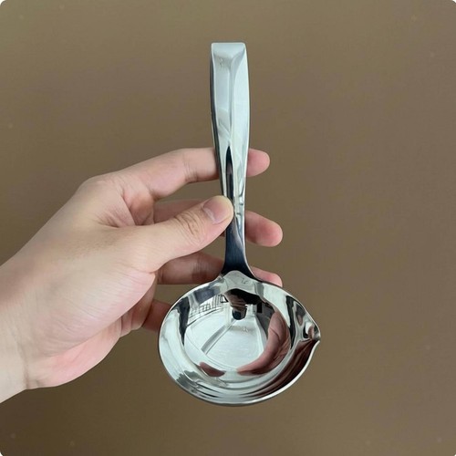 Louche soupe avec - avec, bec