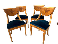 Suite de quatre chaises de