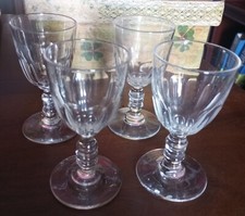 4 anciens verres Baccarat modèle Gondole côtes plates pied double balustre.  C22
