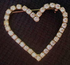 BROCHE COEUR en strass faux