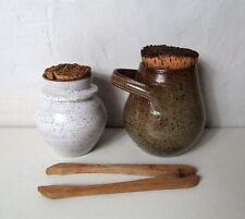 2 anciens pots en grès moutarde cornichons pince en bois Vintage
