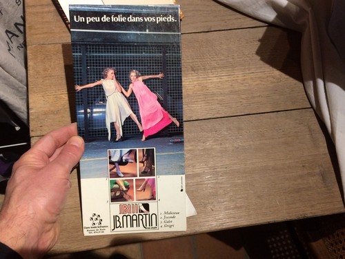 Publicité magasin carton - magasin, en