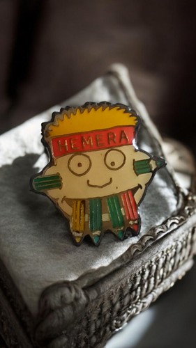 Pin vintage hemera - pin's,