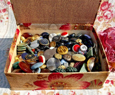 VINTAGE 1KG BULK BUTTON LOT in ANTIQUE FLORAL FABRIC BOX circa 1930