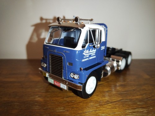 Semi remorque - 1/43,