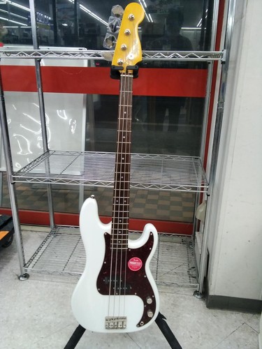 Guitare basse électrique