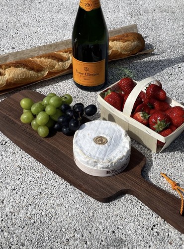 Veuve clicquot cutting - veuve, board