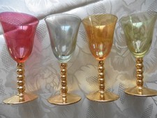 QUATRE VERRES A LIQUEUR DE