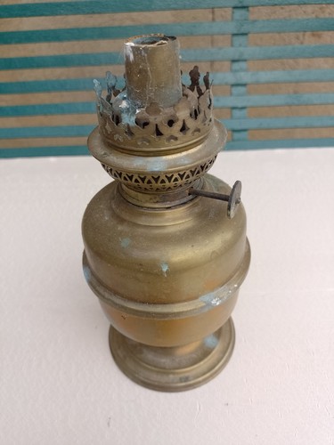 Ancienne lampe pétrole - ancienne, à