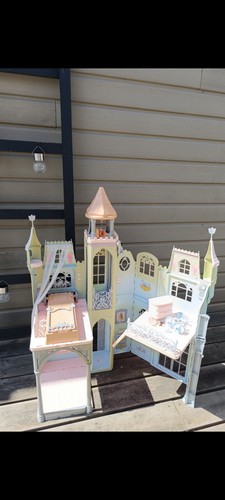 Maison poupée style - poupée,