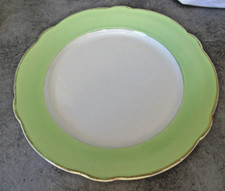 Plat rond de présentation céramique KG Lunéville France blanc vert dorure D. 29