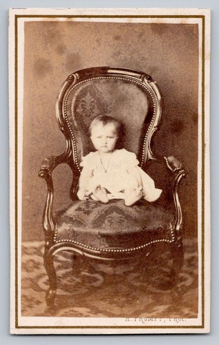Cdv 1870 bébé assis dans - 1870,