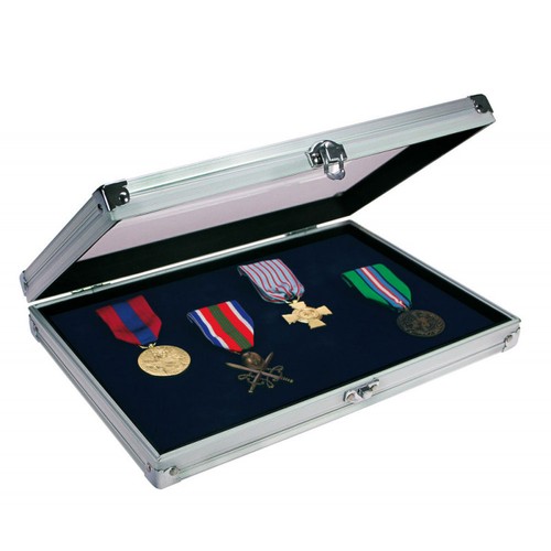 Compact display case with
